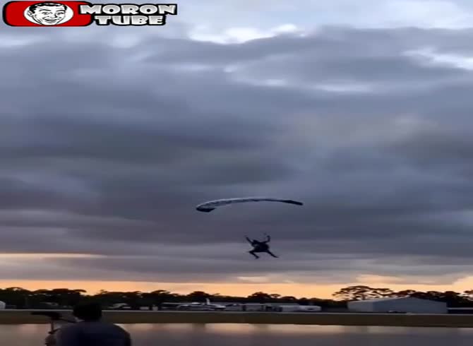 Video :A difficult paragliding landing